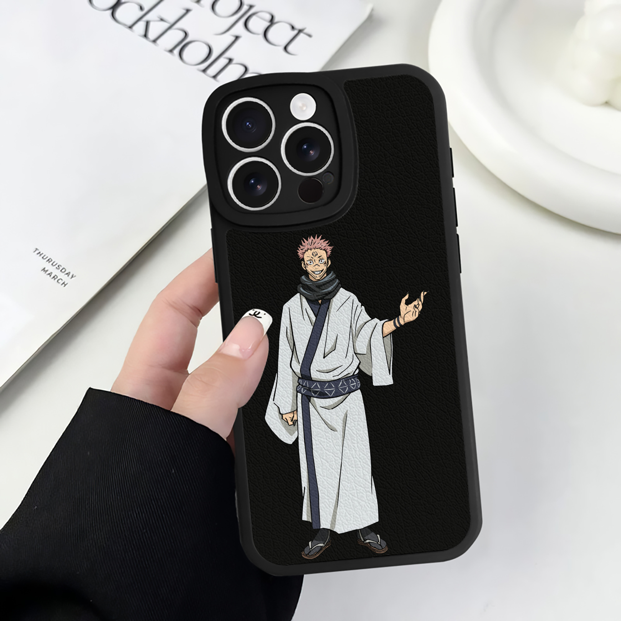 （画像用） 呪術廻戦 Jujutsu Kaisen 【iPhone 16シリーズ対応】シリコンスマホケース（レザー調） 材質：シリコン